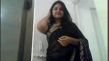 Gujrati girl Nadia exposing