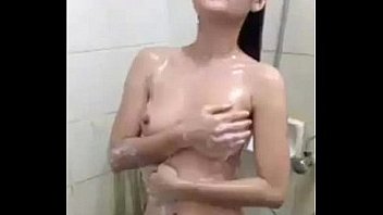 Cewek Cantik Mandi Sange Maturbasi