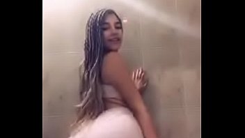 Taysha Sativa dancing