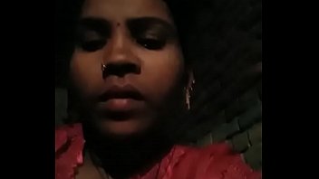 Marathi girl try to expose her tits