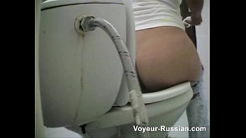 voyeur-russian pooping