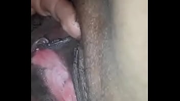 Sopa a la vagina de una pelada