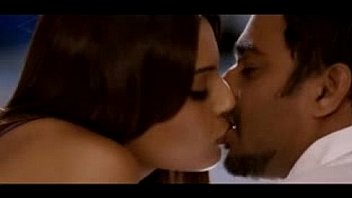 Bipasha Basu hot kissing scenes